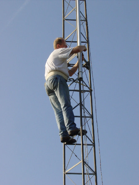 DSC01118.JPG (215.86 KiB) 42028 keer bekeken PD0LUR aan het werk op eenzame hoogte
