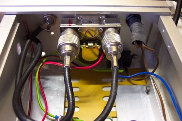 000_0002 Coaxrelais ingebouwd.JPG (59.76 KiB) 75657 keer bekeken Coaxrelais ingebouwd