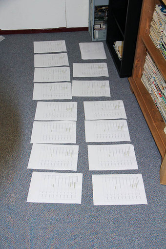 20101130-IMG_2483_800px.jpg (153.51 KiB) 47952 keer bekeken Alle SMD onderdelen hebben we geplakt op een papier met de waarden er naast.