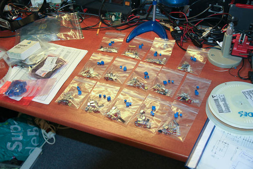 20101130-IMG_2484_800px.jpg (147.1 KiB) 56805 keer bekeken De rest van de onderdelen ging in een zakje.