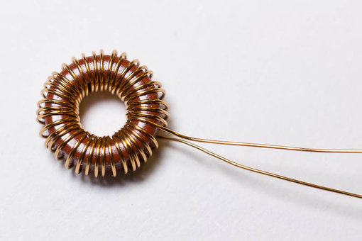 20110312-IMG_7096_800px.jpg (68.15 KiB) 106920 keer bekeken Dit is ongeveer de spatiëring tussen de wikkelingen onderling.