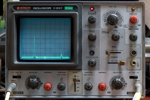 Let op, de knoppen staan hier niet op de goede waarde. Lees de tekst svp. Tijdbasis X-Y, Volts/div: X-as=1V/div, Y-as=0,5V/div.