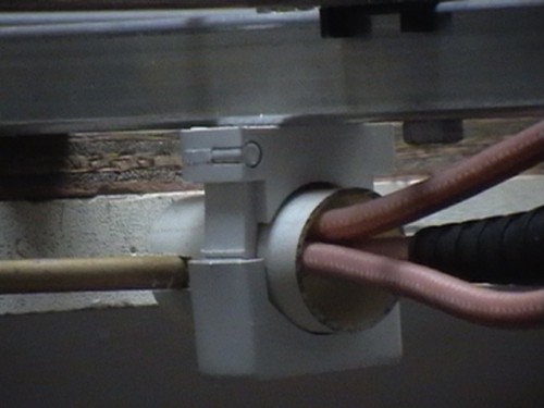 IMGA1825.JPG (101.39 KiB) 61913 keer bekeken Tip: Een OBO zadel kan heel mooi als bevestiging dienen aan de boom. De dipool-balun kun je vastmaken in een stukje PVC buis en die kun je volgieten met thermische lijm bijvoorbeeld (in ieder geval niet geleidend).