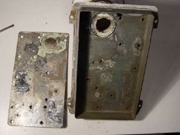 Copy of DSC04649.JPG (62.07 KiB) 28913 keer bekeken Beetje aangetast door defecte cap.